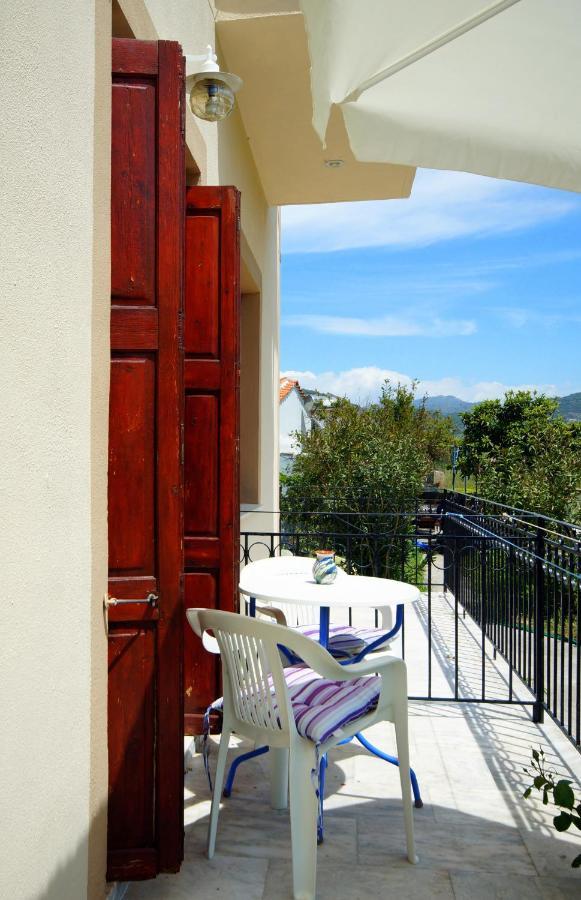 Mr. Greek Villa Петра Стая снимка