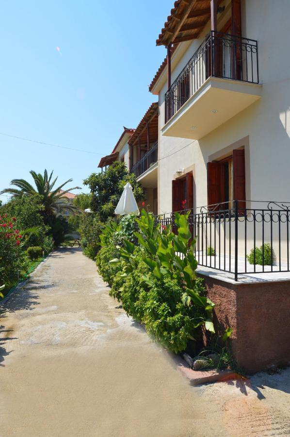 Mr. Greek Villa Петра Екстериор снимка
